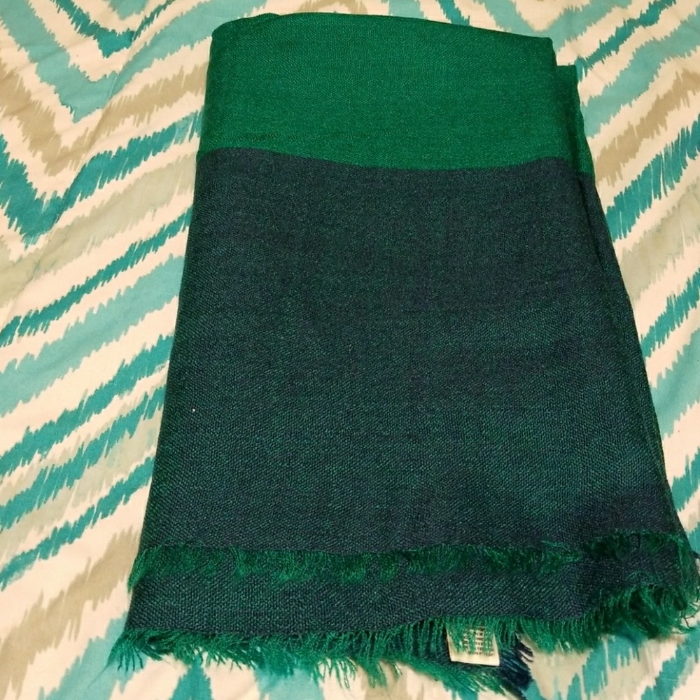 American Eagle scarf